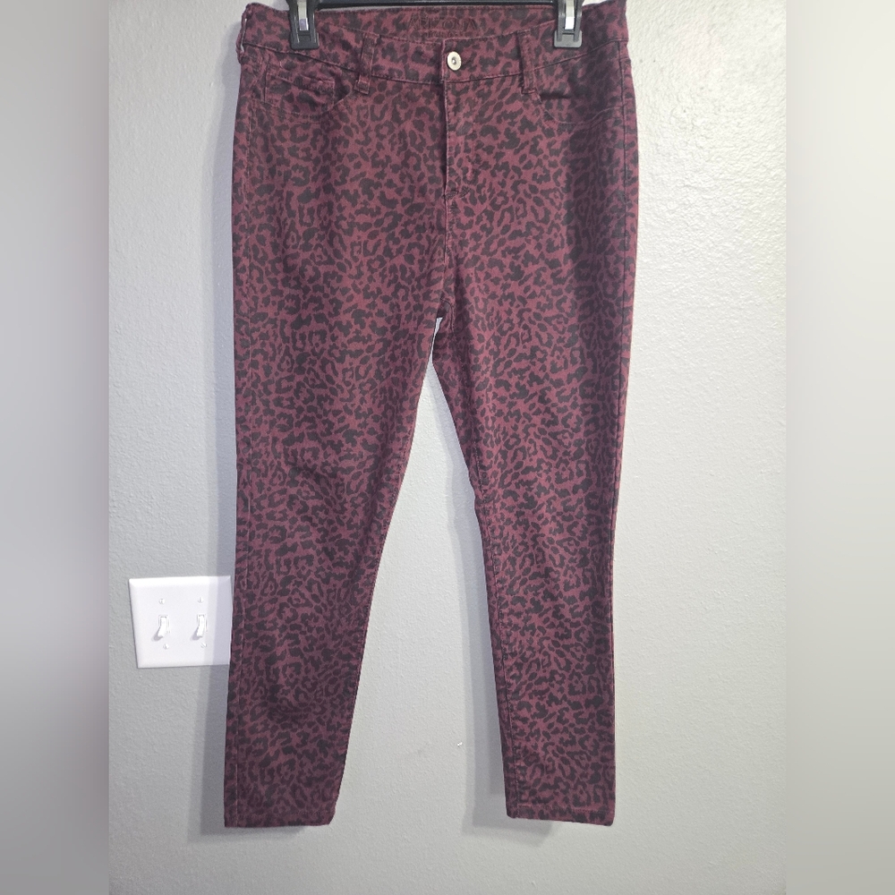 SUMMER SALE! $5 Burgundy Leopard Print Stretch Jegging Skinny Jeans Size 9
